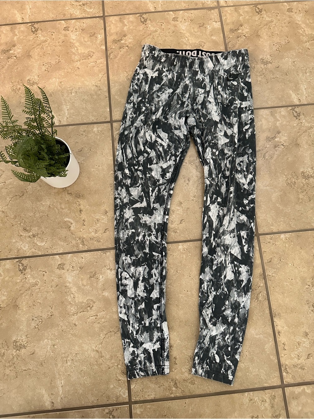 NIKE FULL LENGTH LEGGINGS